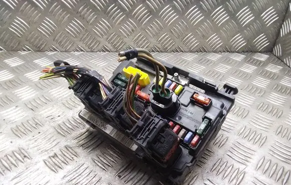 Peugeot 207 Fuse module 9662783880