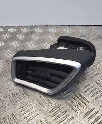 Nissan Qashqai Dashboard side air vent grill/cover trim 687614EA0A 30490001
