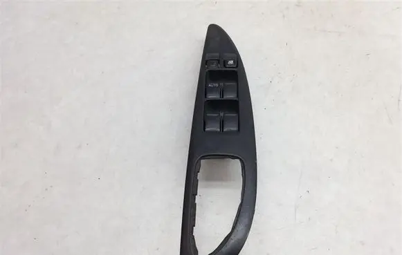 Nissan Primera Quarter vent window switch 25401AV640