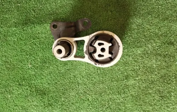 Ford Turneo Courier Gearbox mount ET766P082AB