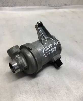 Volvo V40 Cross country Water pump 327827210