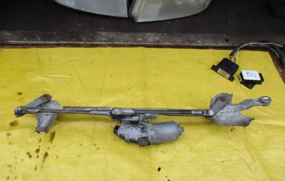 Subaru Forester SH Front wiper linkage and motor 86511SC010
