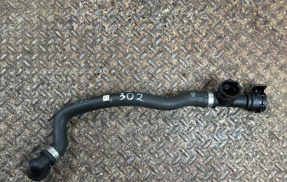 BMW 5 G30 G31 Engine coolant pipe/hose 8602651