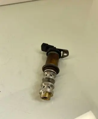 BMW 3 E90 E91 Camshaft vanos timing valve 7584115 13151279