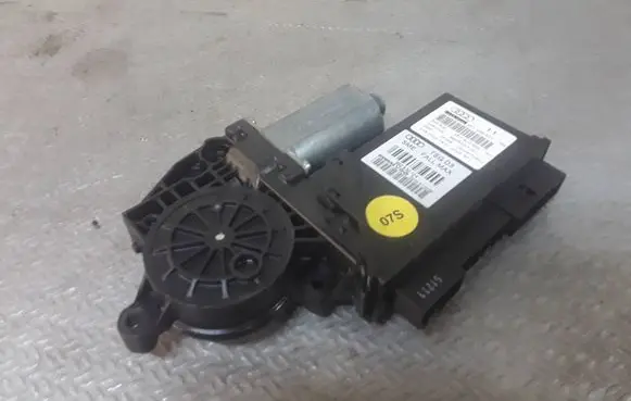 Audi A8 S8 D3 4E Front door window regulator motor 4E1910802