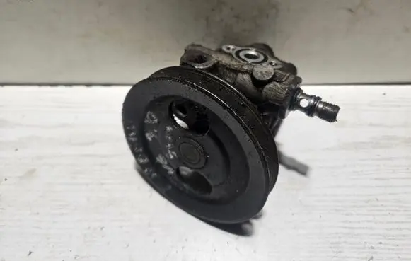 Mitsubishi Pajero Power steering pump 12208