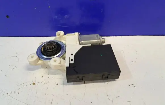 Volvo S40 Front door window regulator motor 30710151 992751105