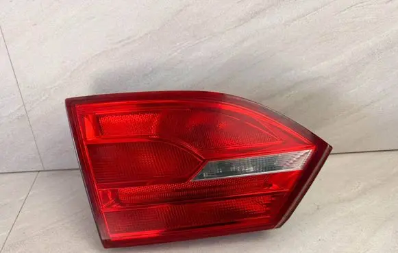 Volkswagen Jetta VI Tailgate rear/tail lights 5C6945259
