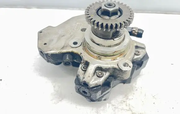 Mercedes-Benz E W211 Fuel injection high pressure pump A6420700201