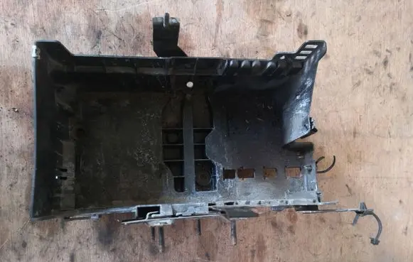 Opel Astra J Battery tray 