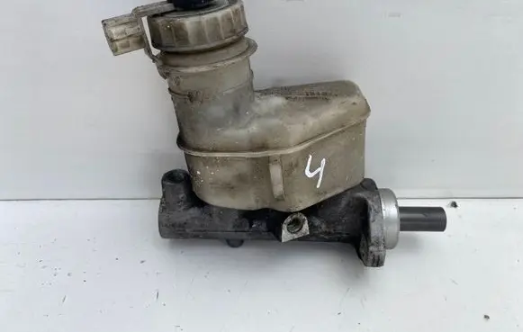 Toyota Avensis T220 Master brake cylinder