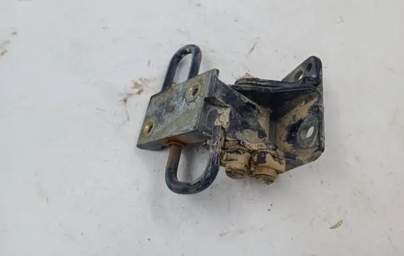 Audi A6 S6 C5 4B Rear door lower hinge 4B0833412B