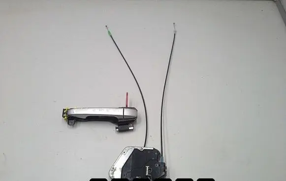 Toyota Verso Front door lock 