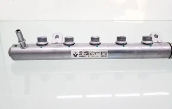 Mercedes-Benz C W205 Fuel main line pipe H8201044829 175216420R
