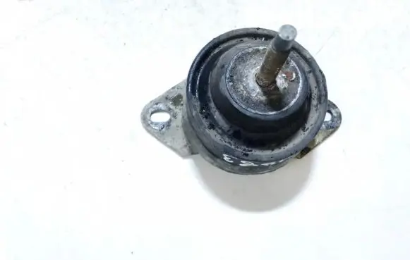 Peugeot 607 Engine mount bracket