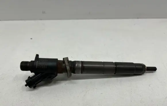 Volvo V60 Fuel injector 31303238