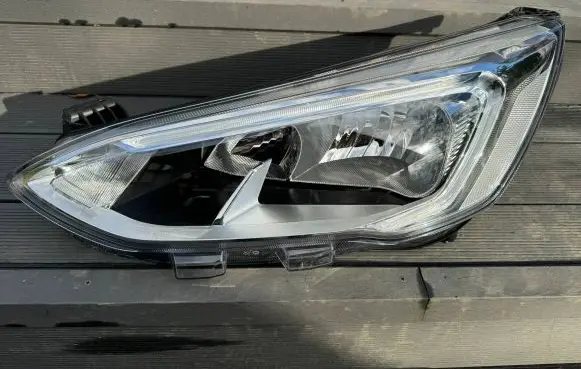 Ford Focus Headlight/headlamp JX7B13W030AE 17FPL9147