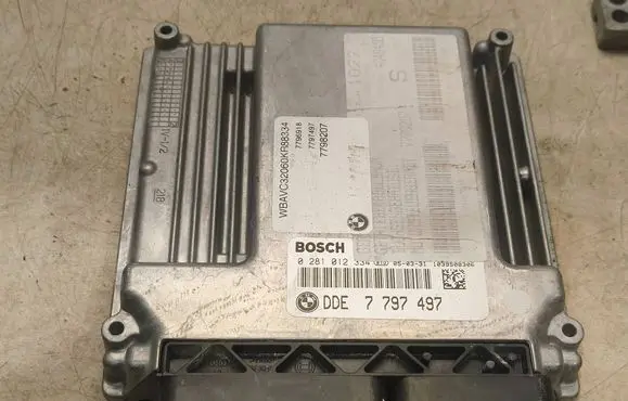 BMW 1 E81 E87 Engine control unit/module 0281012334 1039S08306 7797497