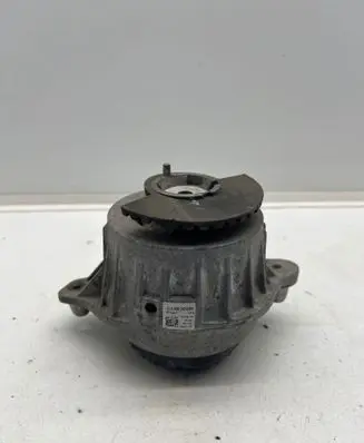 Mercedes-Benz C W205 Engine mount bracket A2052400300 ZGS002