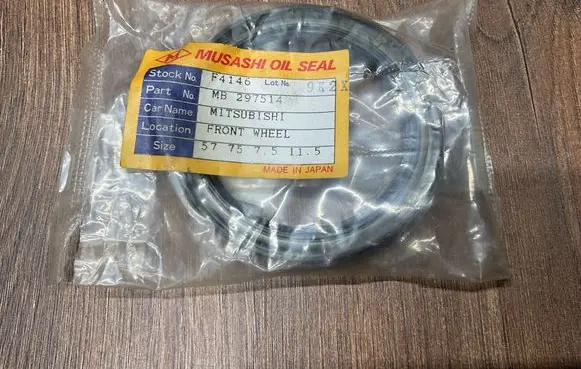 Mitsubishi Pajero Front wheel bearing hub MB297514
