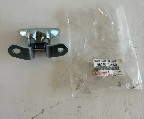 Toyota Avensis T270 Front door lower hinge 68740-02050