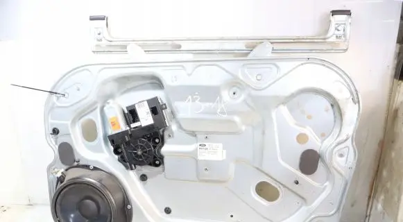 Front window lifting mechanism without motor