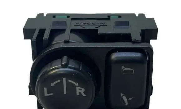 Nissan Qashqai+2 Wing mirror switch