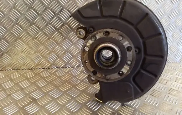 Volkswagen Golf Plus Front wheel hub