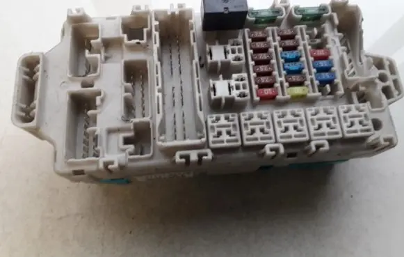 Mitsubishi Lancer Fuse box set 411110654 g8c-223m-3c