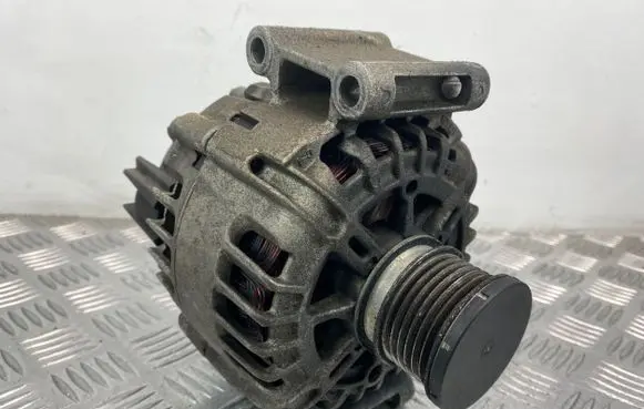 Mercedes-Benz E W212 Generator/alternator A0009067902 212097612 2617417A
