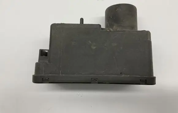 Volkswagen PASSAT B3 Central locking vacuum pump 357962257