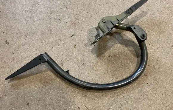 Tailgate/trunk/boot hinge