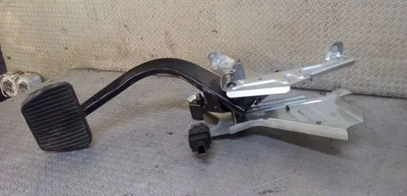 Volvo XC90 Brake pedal 