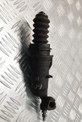 Peugeot 607 Clutch slave cylinder 