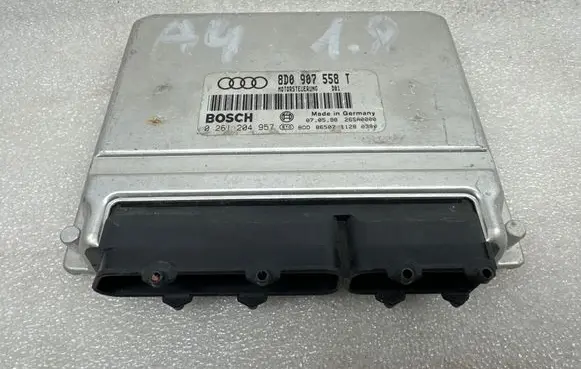 Audi A4 S4 B5 8D Engine control unit/module 8D0907558T 26SA0000 0261204957
