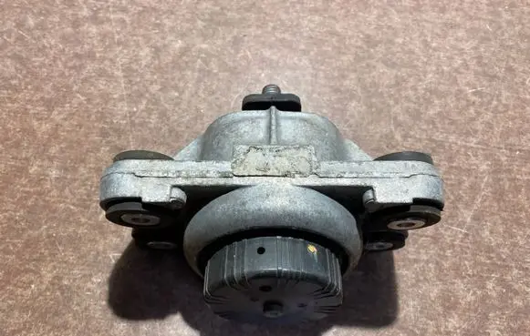 Land Rover Range Rover Sport L494 Engine mount bracket FPLA6A003BA