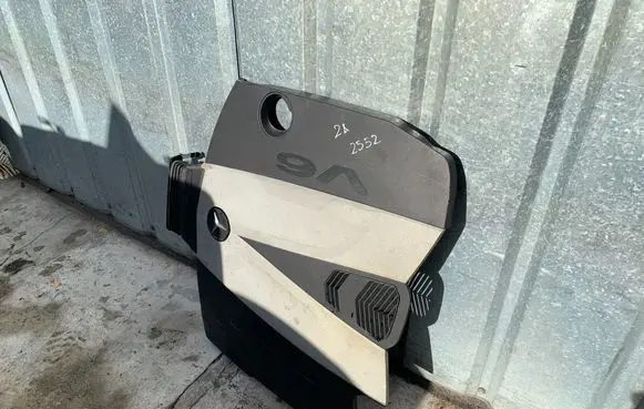 Mercedes-Benz C W204 Engine cover (trim) A6420104367