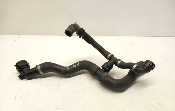 Engine coolant pipe/hose