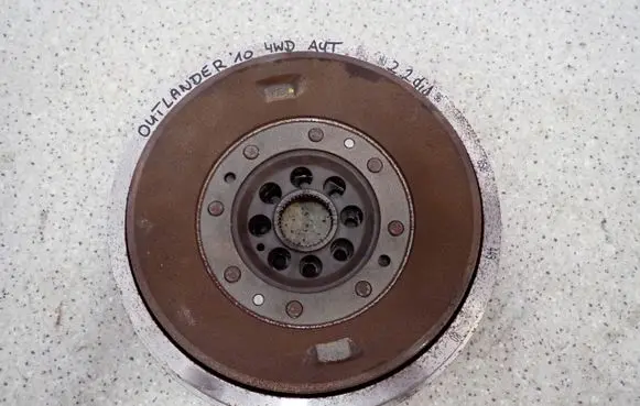 Mitsubishi Outlander Dual mass flywheel 