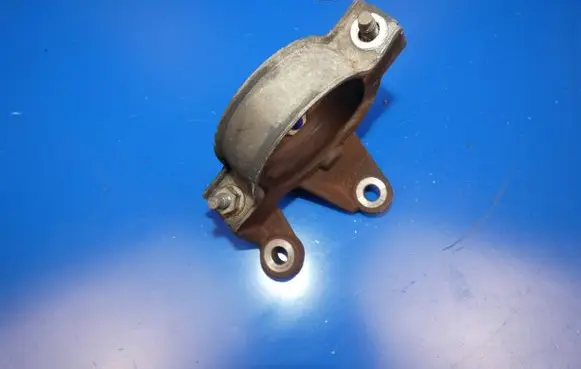 Volvo V40 Front differential mounting bracket 