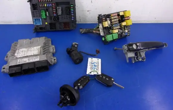Peugeot 208 Engine control unit/module ECU 9800268980