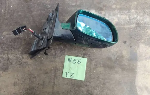 Audi A4 S4 B5 8D Front door electric wing mirror 2984728
