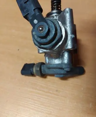 Audi A6 S6 C6 4F Fuel injection high pressure pump 06F127025F