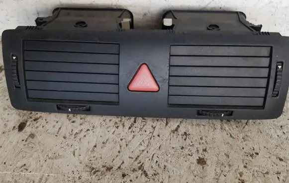 Skoda Fabia Mk1 (6Y) Hazard light switch