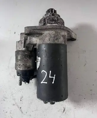 Volkswagen Golf V Starter motor 0001123012
