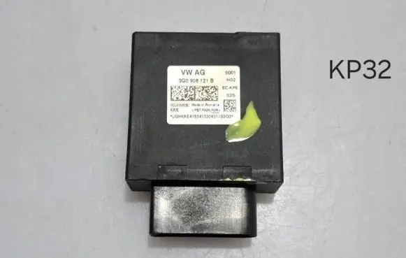 Volkswagen Tiguan Fuel injection pump control unit/module 3Q0906121B