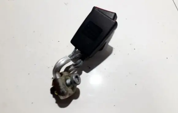 Volkswagen Jetta V Middle seatbelt buckle (rear) 1K0857739