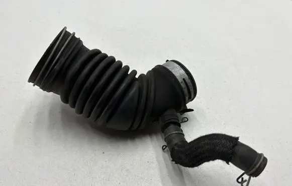Toyota Avensis T270 Turbo air intake inlet pipe/hose 1788326060
