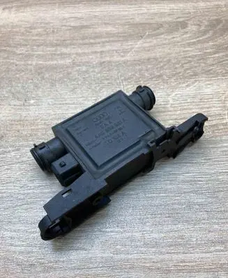 Audi A4 S4 B5 8D Central locking relay 4A0959981A USED
