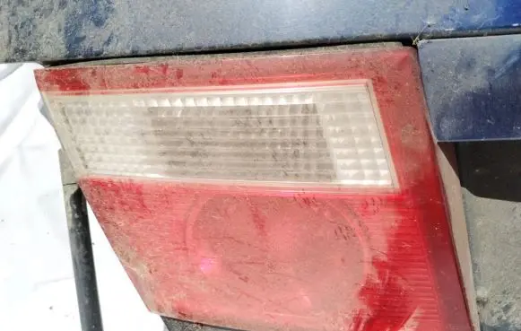 KIA Carens I Tailgate rear/tail lights